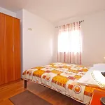 בית נופש House Franko 1330 *