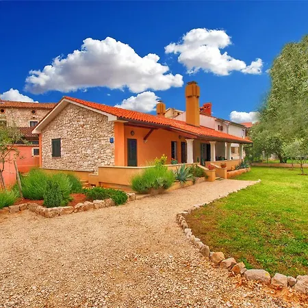 بيت للعطل House Franko 1330 بوريتش