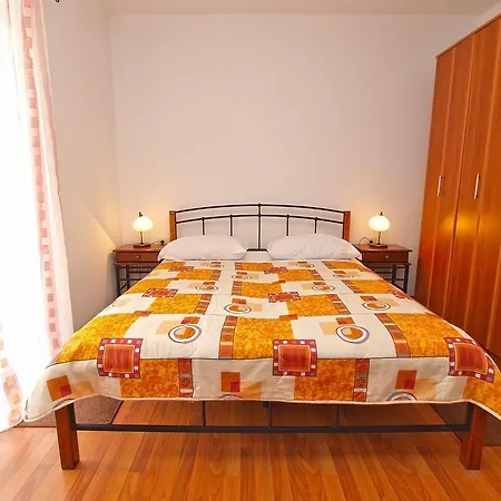 House Franko 1330 بوريتش