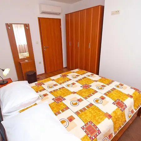 House Franko 1330 بوريتش
