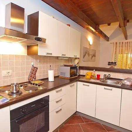 House Franko 1330 * 波雷奇